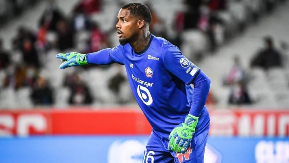  布雷斯特门将超神发挥，多次扑救保住球队宝贵平局