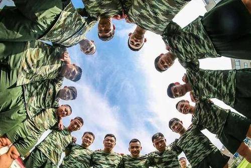  比勒菲尔德顽强斗志感人，升降级附加赛背水一战